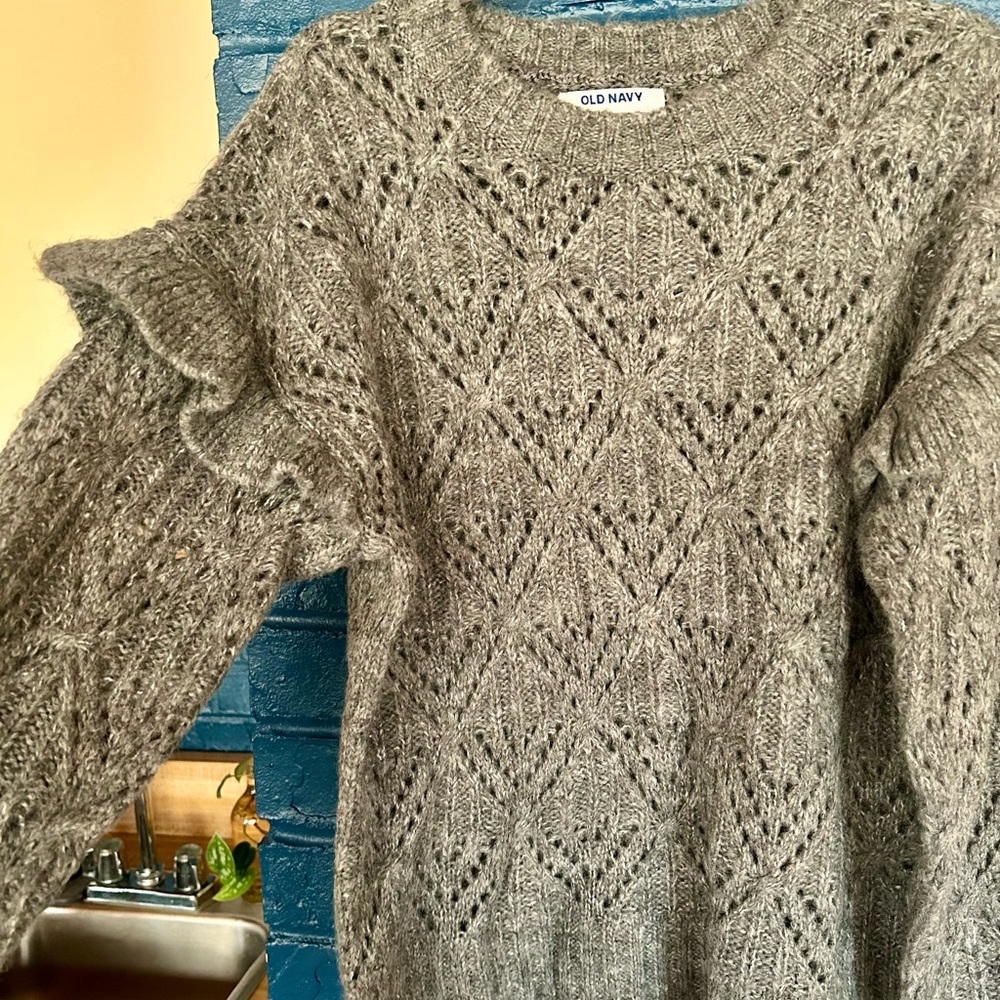 Old Navy Women's‎ Sweater in Heather Gray